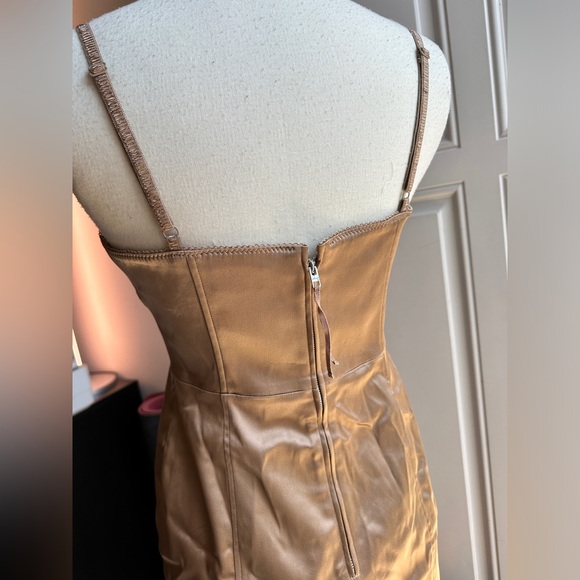 Aritzia - Wilfred Satin Beige Dress - Picture 4 of 6